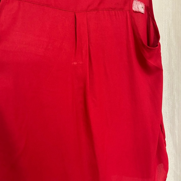 Sleeveless dk red top zip front - Picture 3 of 4